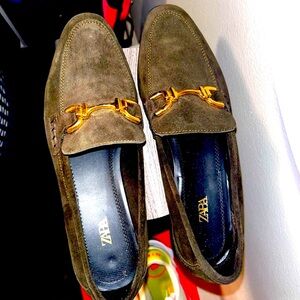 Zara Suede Green/ Loafers Flats  Sz 39/ 8.5 NWOT
